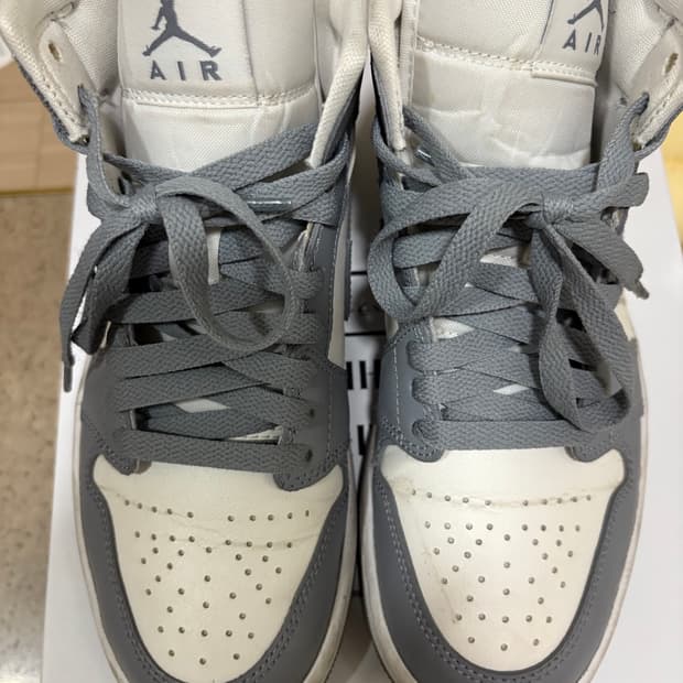 나이키 조던1 미드 스텔스 235