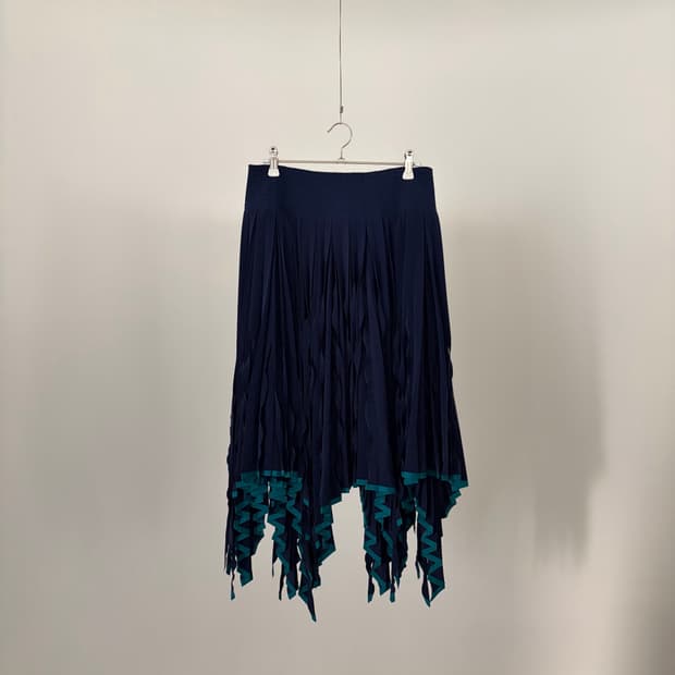 Frayed Asymmetry Pleated Skirt