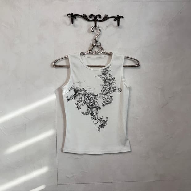 White oriental y2k printing sleeveless