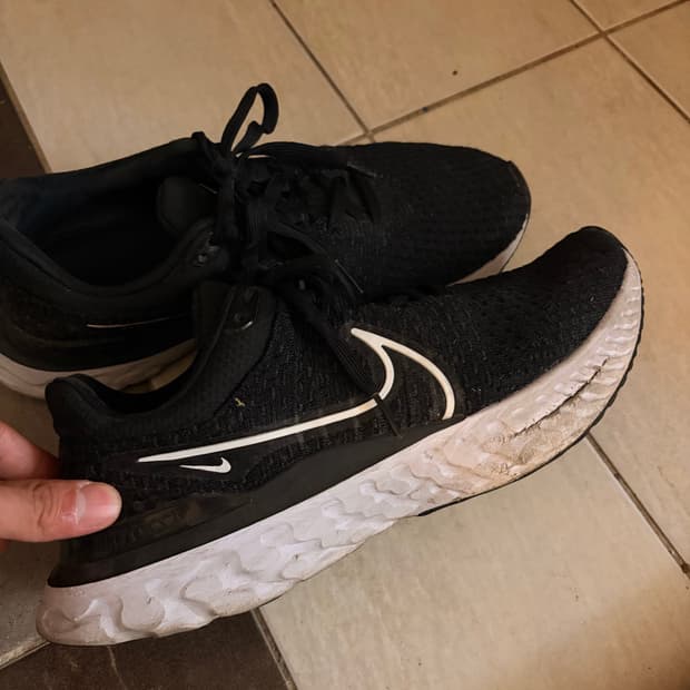 나이키 플라이니트 리액트 런닝화 285