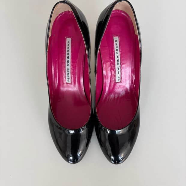 슈콤마보니 애나멜 반전 핑크 샌들 힐 (블랙 / 36사이즈)