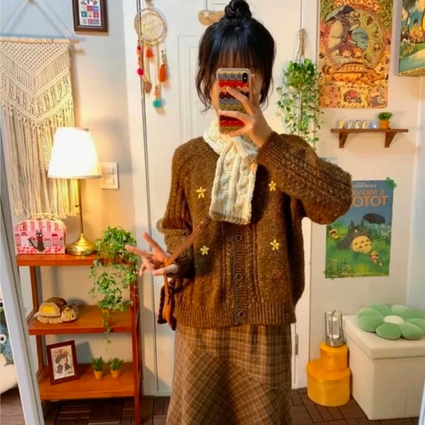 모리걸 갈색 브라운 가디건 꽃무늬 빈티지스타일 보카시 니트 일본 코디