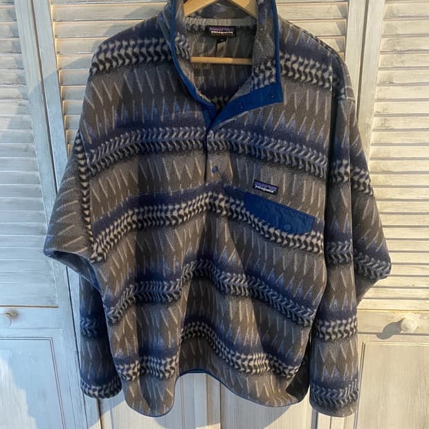 10s 파타고니아 신칠라 스냅-T 그레이/네이비 아즈텍 패턴