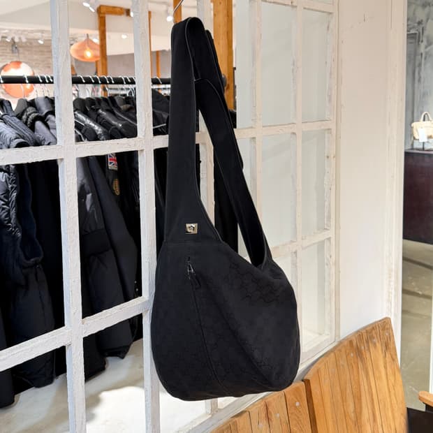 구찌 블랙 나일론 GG 캔버스 호보백