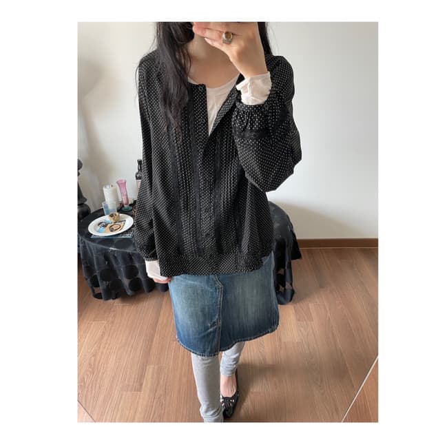 dot blouse
