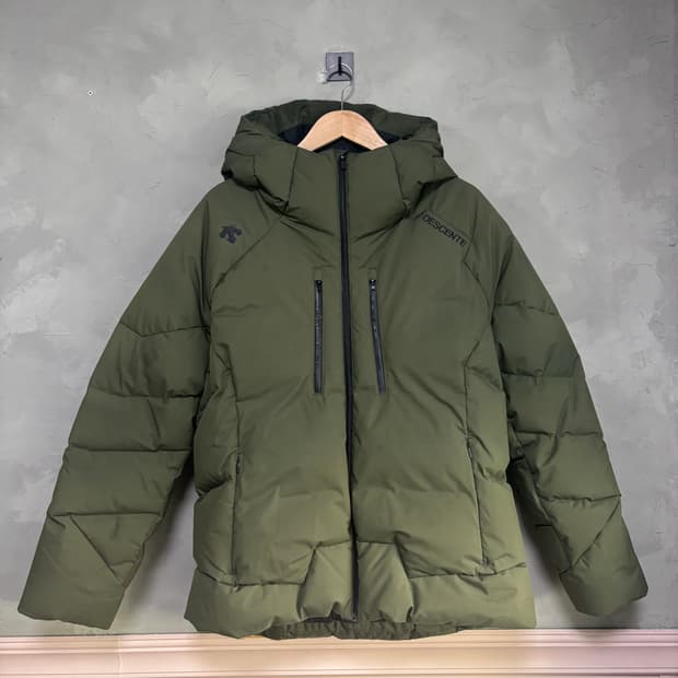 데상트 덕다운 패딩 카키