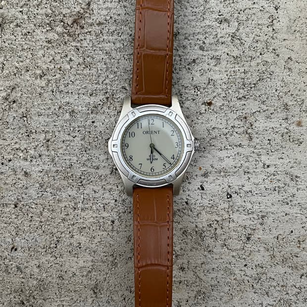 오리엔트 쿼츠 빈티지