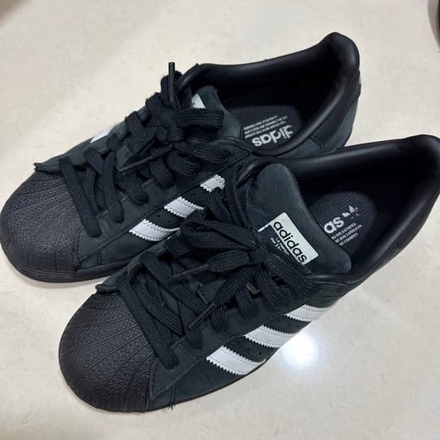 아디다스 슈퍼스타 코어 블랙 클라우드 화이트 230