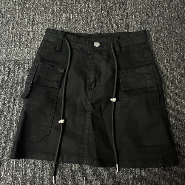 블랙 카고 미니 스커트