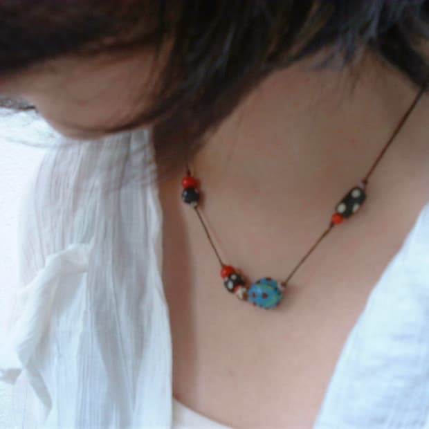 블루 딸기덩굴 목걸이 2 blue strawberry necklace 2