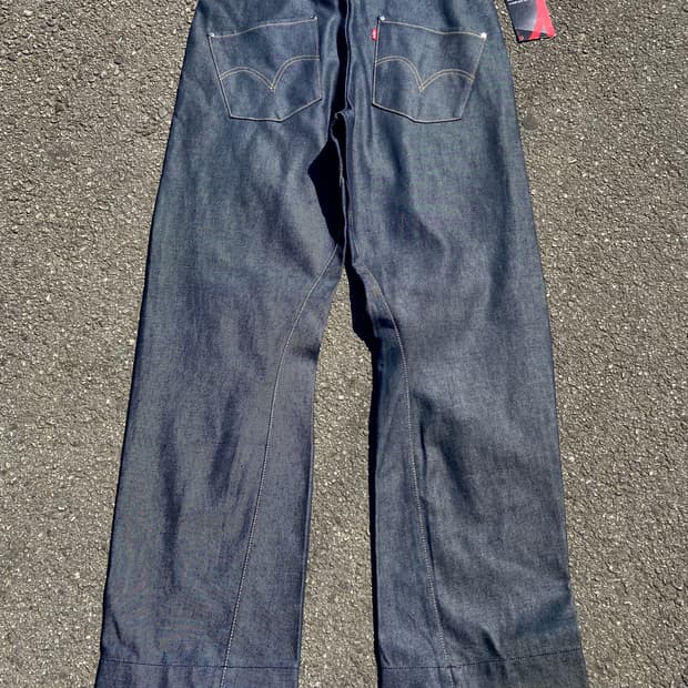 DEADSTOCK Levis Engineered Jeans