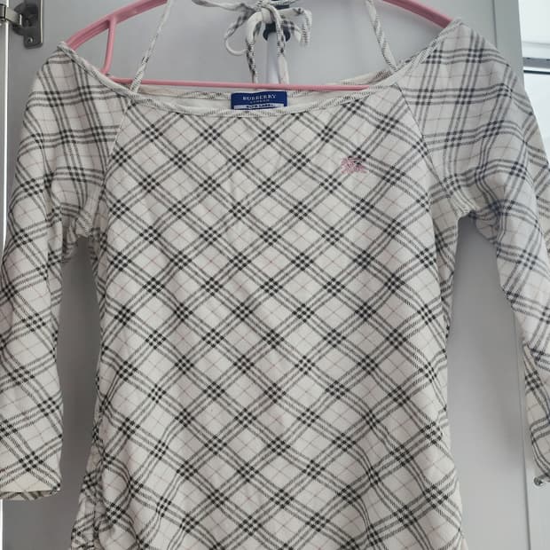 버버리 블루라벨 오프숄더 노바체크 티셔츠 흰핑