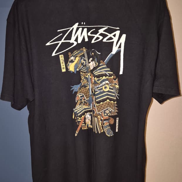 STUSSY 스투시 사무라이 프린트 반팔티
