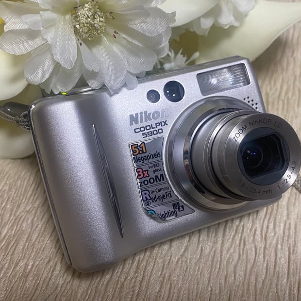 니콘 쿨픽스 S5900 실버 디카 충전기/배터리 3개 포함!