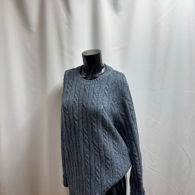 thursday island 라운드넥 꽈배기 니트