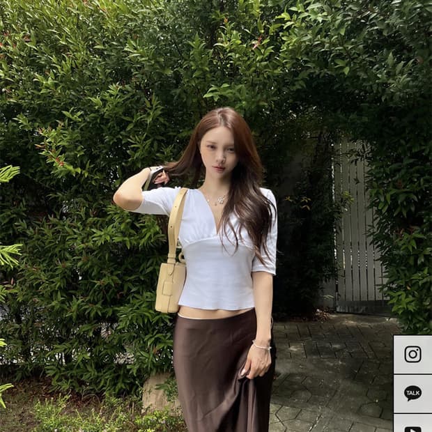 아이보렛 셔링브이넥티 화이트