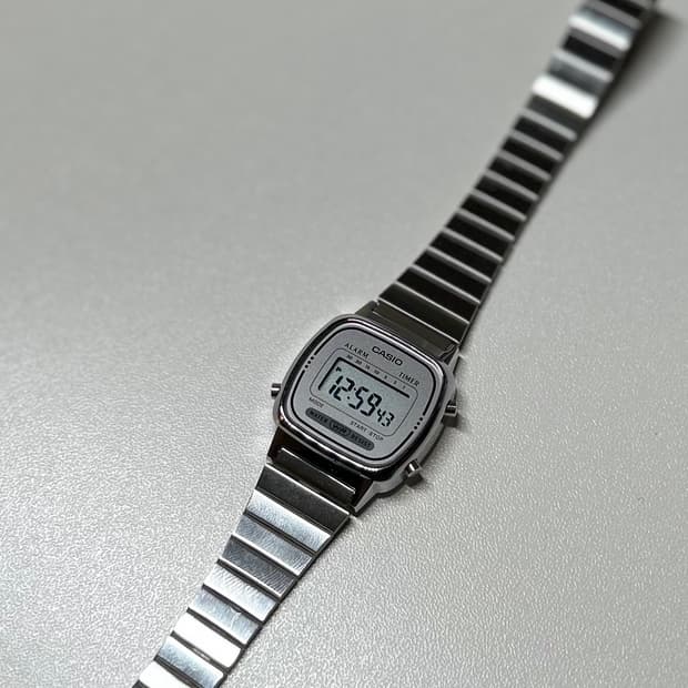 카시오 메탈 시계 미니멀 LA670W