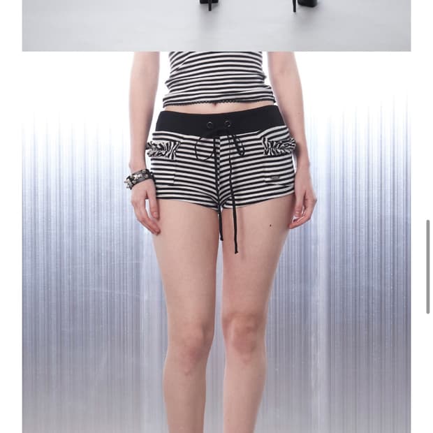 힐다 프릭 스트라이프 쇼츠