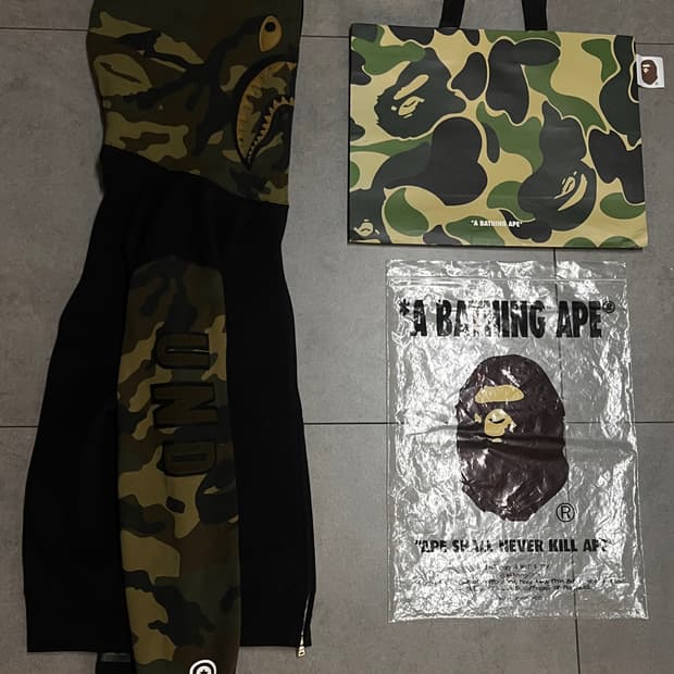 새상품급 ) 베이프 언디핏 녹계 반카모 샤크 후드집업