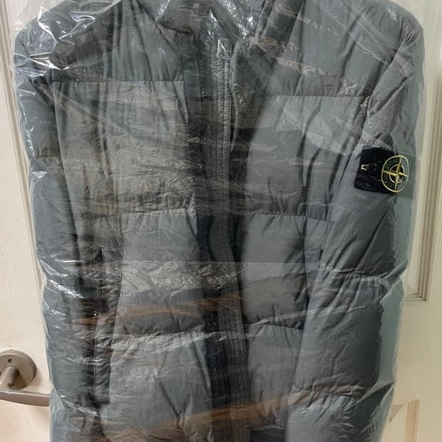 스톤아일랜드 크링클랩스 숏패딩 그레이 M사이즈