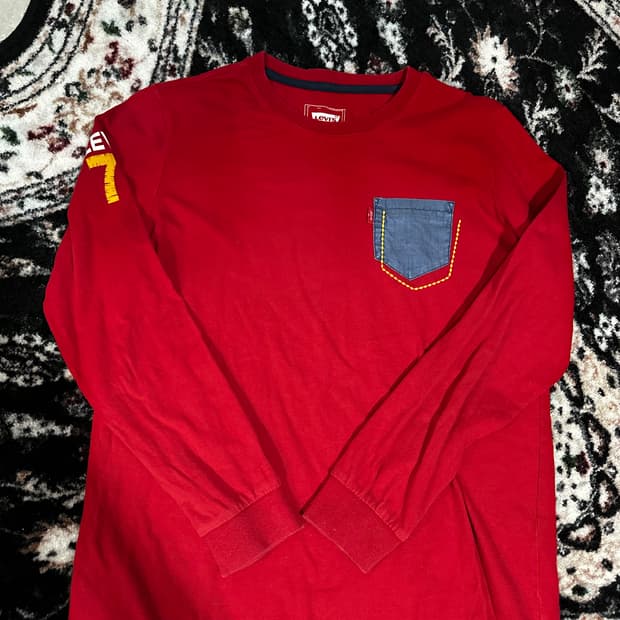 리바이스 레드 데님 포켓 긴팔 티셔츠