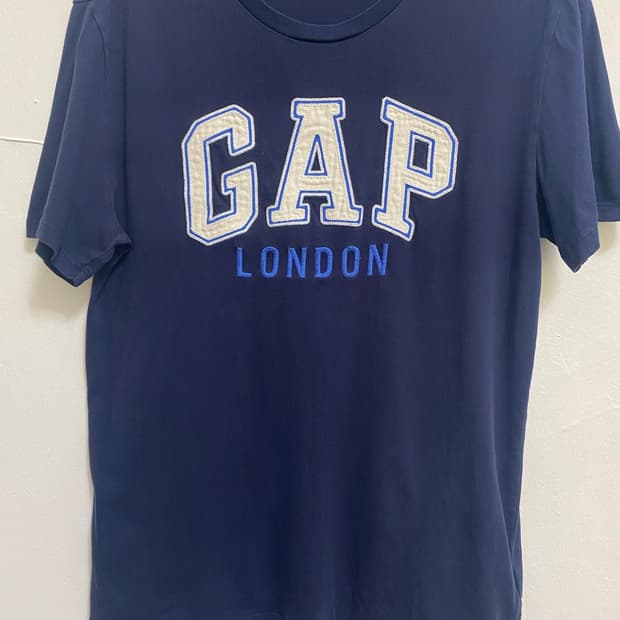 GAP 갭 런던 자수 로고 네이비 티셔츠 S