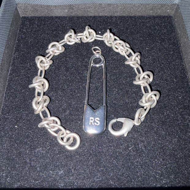 라프 시몬스 세이프티 핀 노트 체인 팔찌