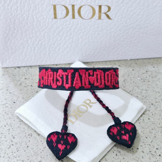 [미사용급] 디올 CHRISTIAN DIOR 하트 자수 팔찌 (정품)