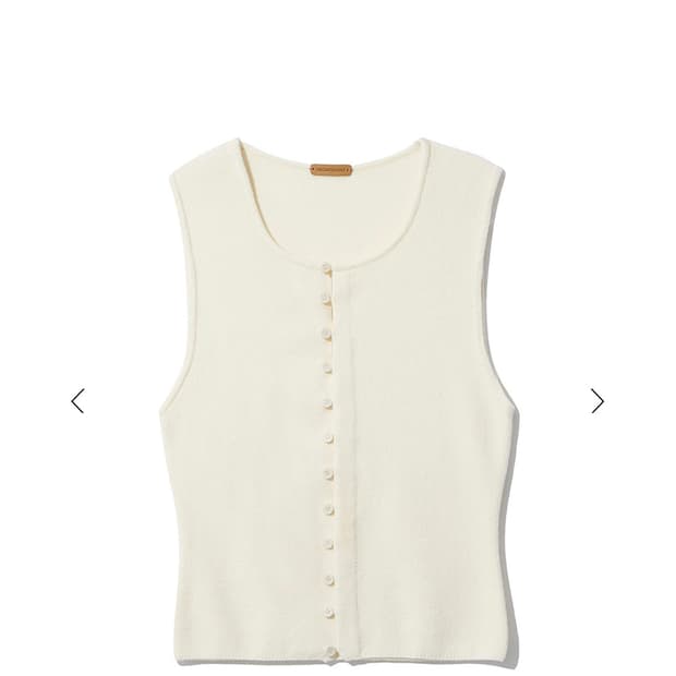 르917 BUTTON DOWN SLEEVELESS KNIT TOP