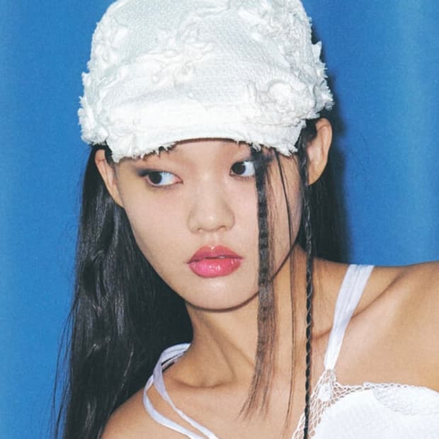 corsage flat cap in eggshell