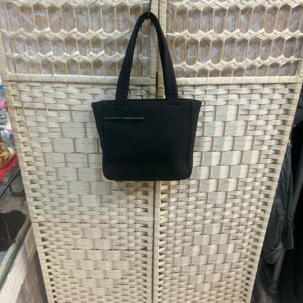 정품 프라다 나일론 미니 토트백 팝니다