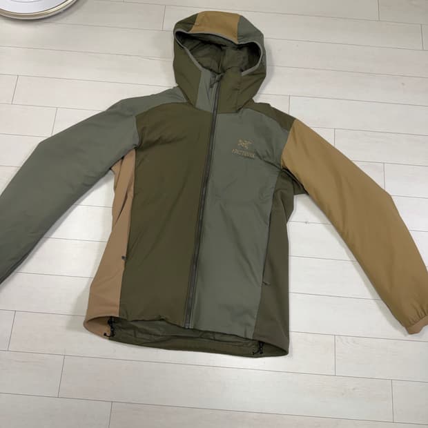 아크테릭스 아톰 포리지 M 사이즈  25년 4월 제조 상품  얼룩이 조금