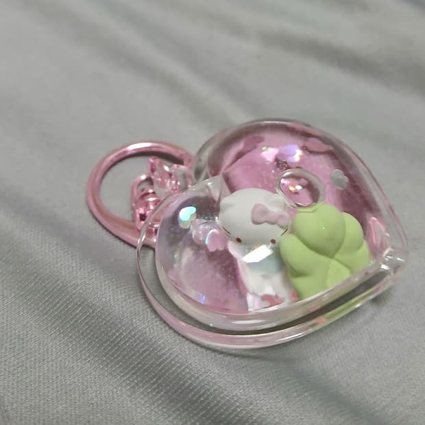 헬로키티 워터볼 키링 팝니다