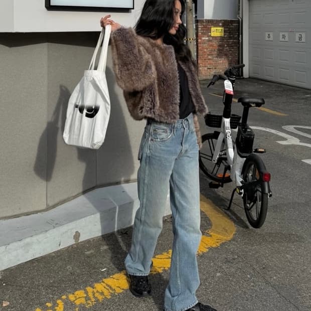 망고 퍼 자켓 _ 박민주 착용