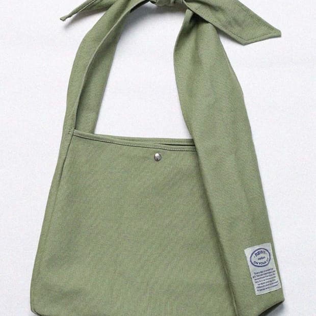 워스워드 리본 매듭 숄더백