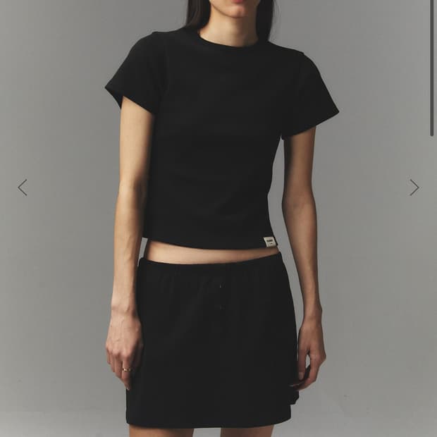 Glowny baby tee black 글로니 베이비 티 블랙