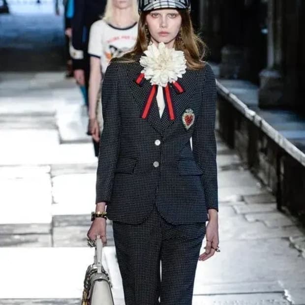 구찌 플라워 브로치