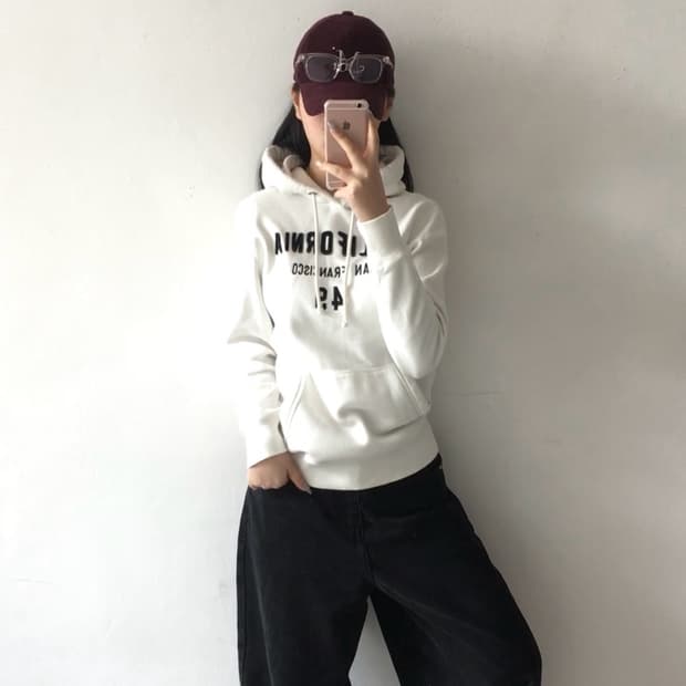 후아유 자수로고 후드티