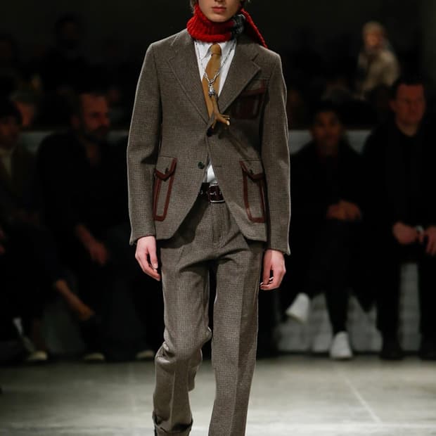 프라다 17 FW 스터드 퍼 부츠