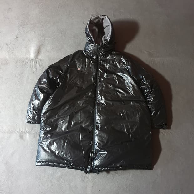 남여공용 에크루 스탠드얼론 오버핏 구스다운 리버시블 롱패딩 1