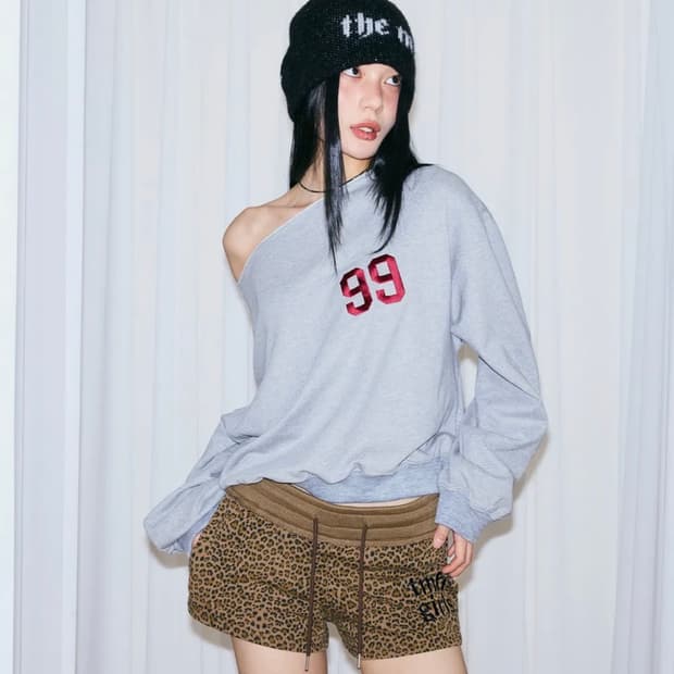 미스테리어스호텔 오프숄더 맨투맨 그레이