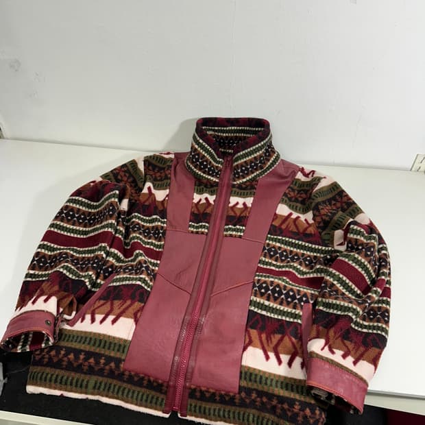 100 MADE IN NEWZEALAND 가죽배색 에스닉 후리스자켓