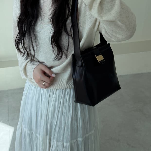 [Ferragamo] Black Leather Vara Shoulder 