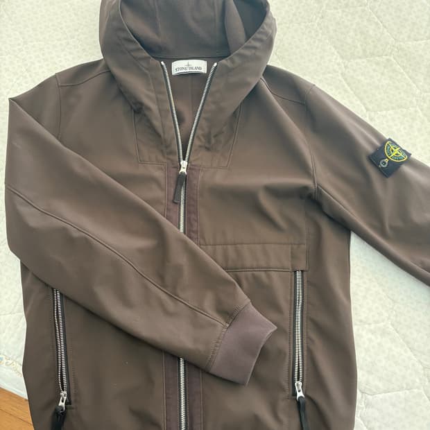 스톤아일랜드 바람막이,자켓