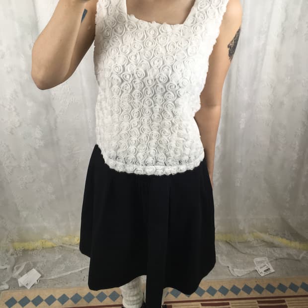 JPN rosette texture sleeveless top