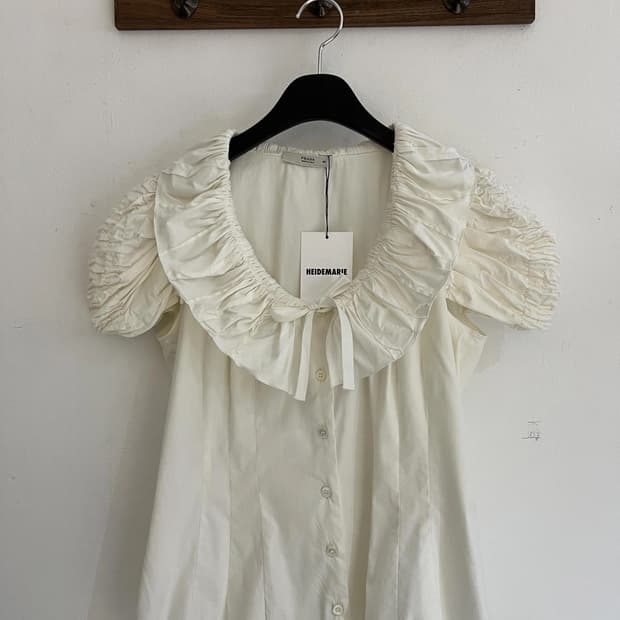 프라다 블라우스