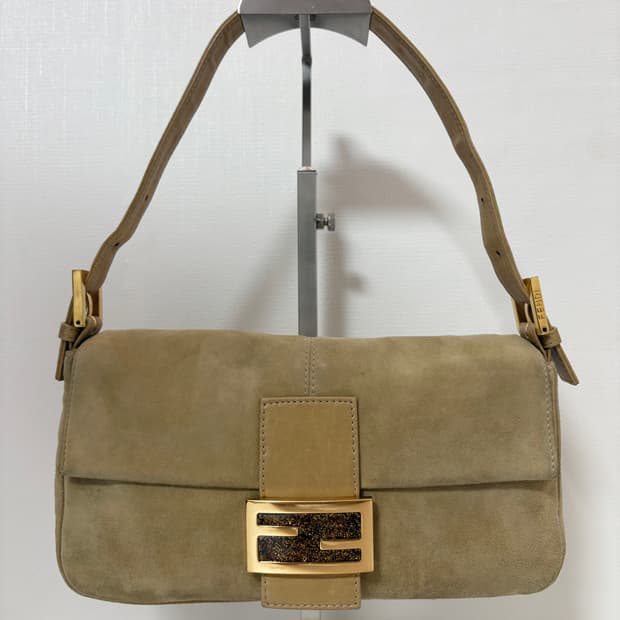 펜디 스웨이드 바게트백 베이지