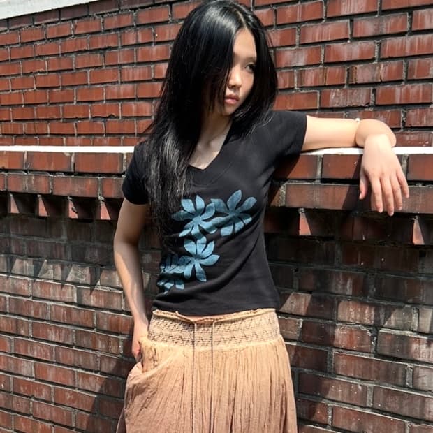blue flower tee
