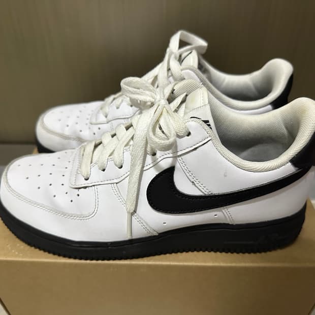 나이키 에어포스 화이트블랙 240사이즈