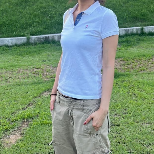 Guess 슬림핏 화이트 카라티